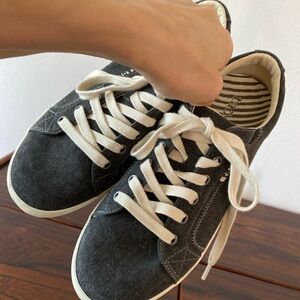 TAOS | Star Sneakers NWOB